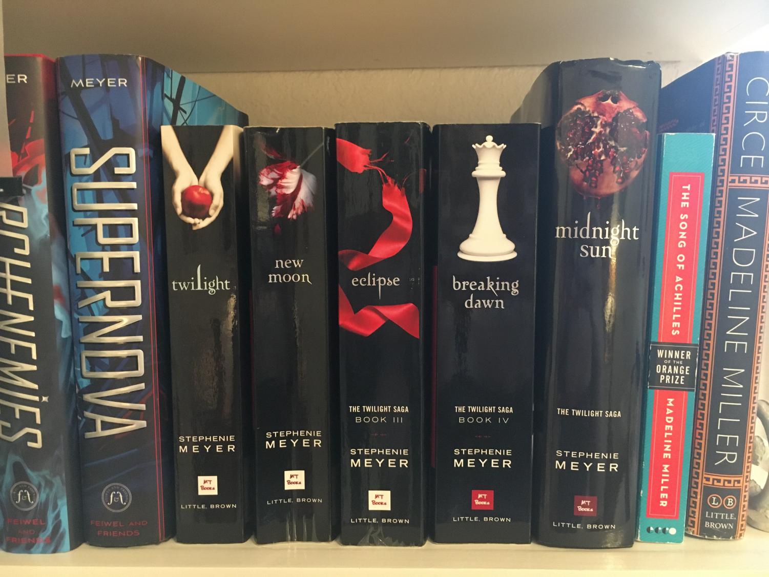 Twilight' Companion Novel 'Midnight Sun' Sells 1M Copies in First
