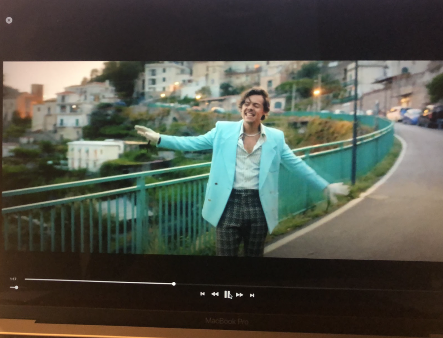 Harry Styles Releases Golden Music Video Amadorvalleytoday
