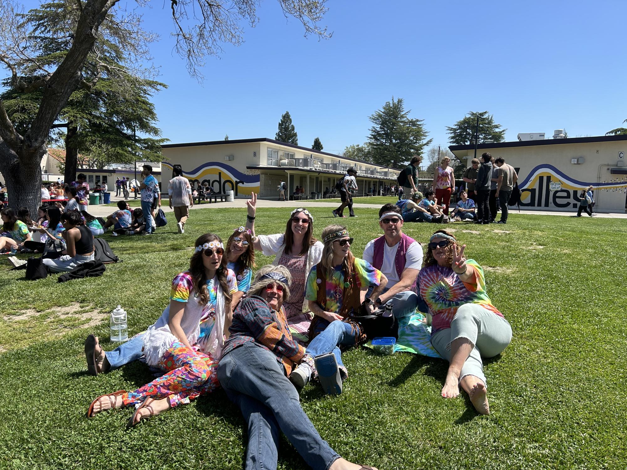 Juniors tie-dye t-shirts & celebrate counterculture day - AmadorValleyToday