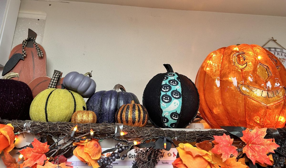 At school, pumpkin decorations are set up to prepare for Halloween.