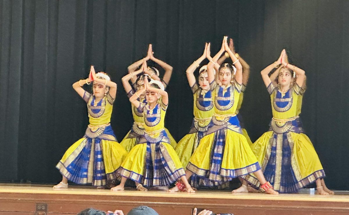 The city-sponsored Diwali event 
brought the community together through story time, traditional dance performances, and crafts.